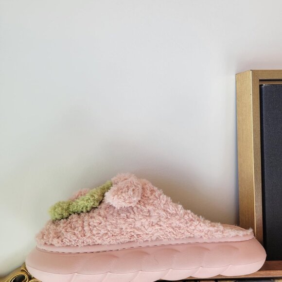 Warm Plush Flowers Slippers - Picture 4 of 7